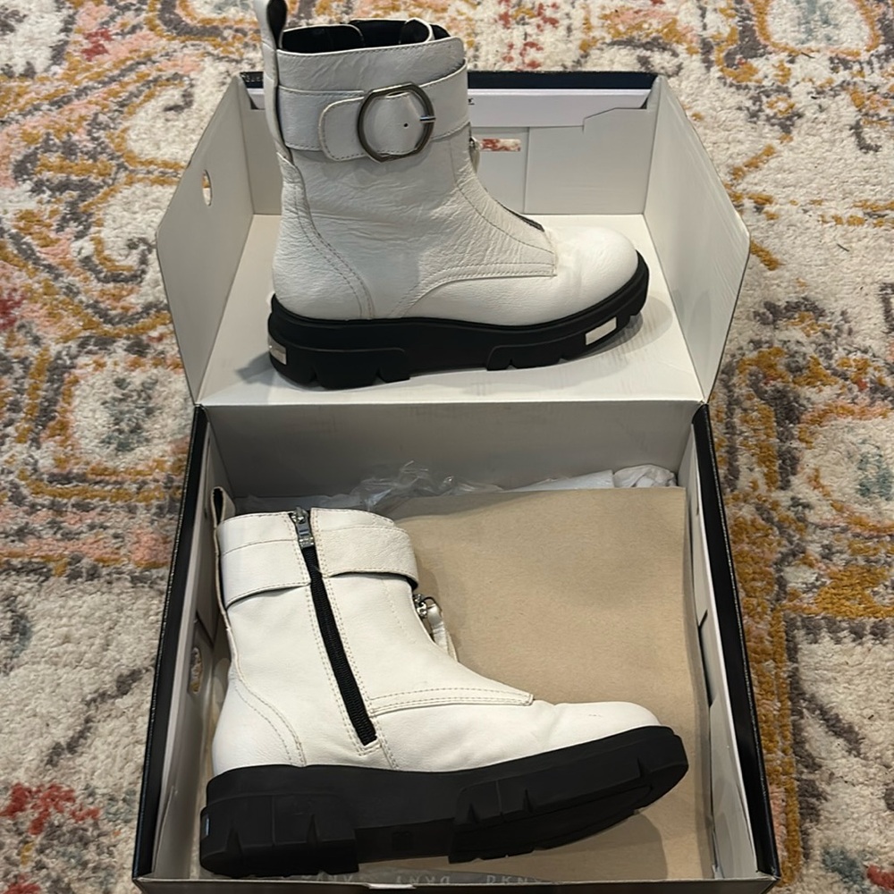DKNY - LAINA ANKLE BOOT- WHITE
